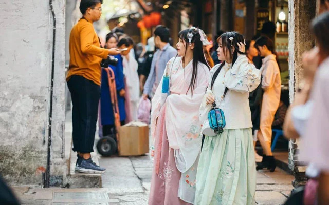 The Current Situation and Future of Hanfu Industry-8