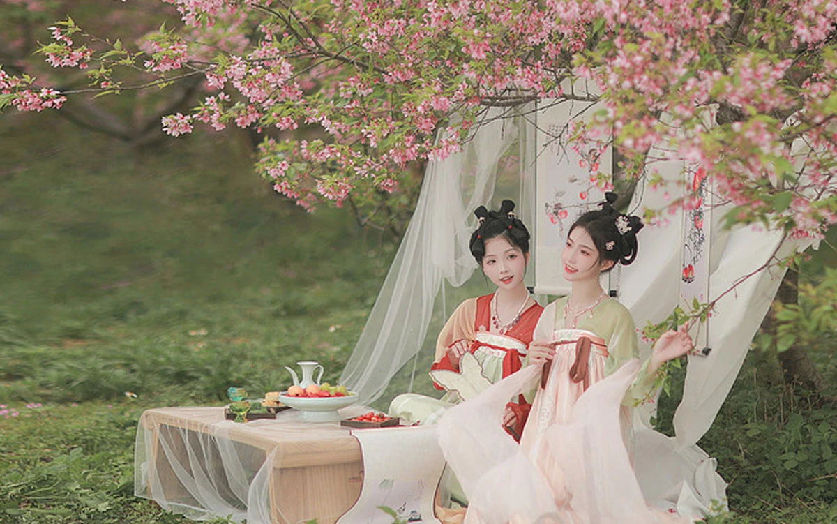 Bloom in Style: Recommended Spring Hanfu for the Flower Season-1