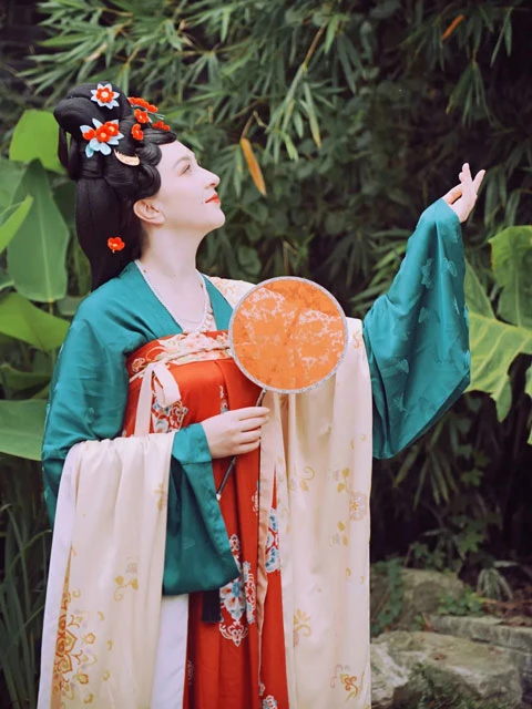 Can Foreigners Wear Hanfu? 3 Non-Chinese Ladies' Experience Tells You the Answer-7