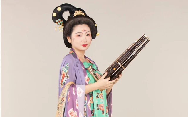 Featuring 9 Classic Chinese Instruments in Hanfu Photo Shoots-9