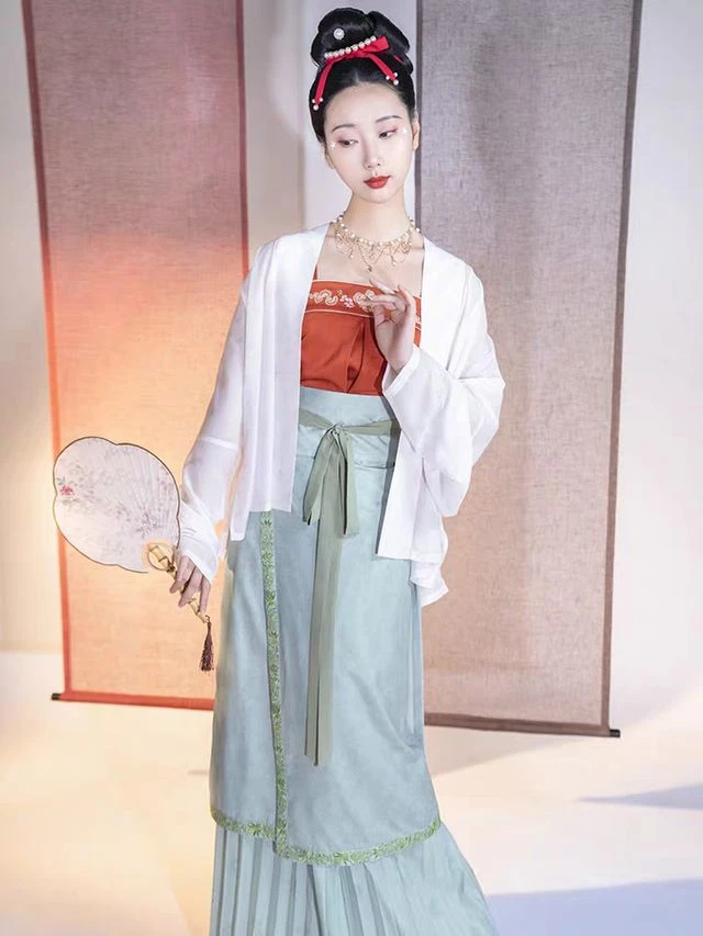 How to Put Together a Hanfu-Inspired Outfit Without Hanfu-8