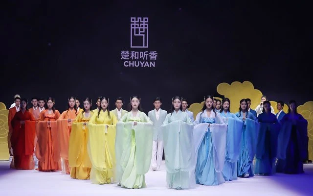 Traditional Hanfu in China Fashion Week 2020-1