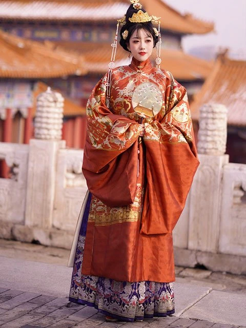 4 Sets of Gorgeous Hanfu Women Suits for 2021-7