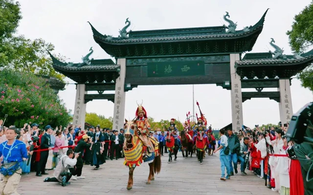 Exploring the Multifaceted Nature of Hanfu Beyond its Aesthetic Appeal-4