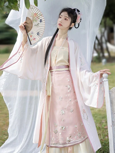 18 Latest Spring Chinese Outfits for Women 2022-26