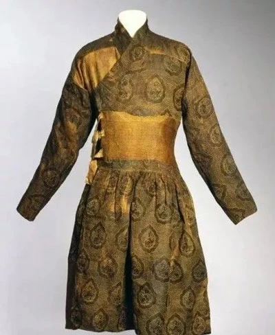 Chinese Colours in the Traditional Costumes of Various Dynasties-32