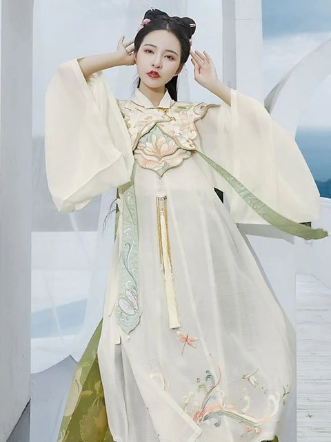 12 Latest Fashion Chinese Clothing Hanfu Styles in Runway-8