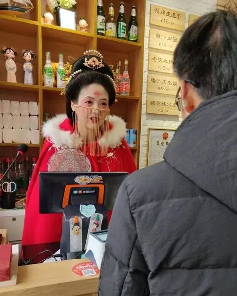 Hanfu Themed Restaurant - Why Boss Wearing Hanfu Every Day?-2