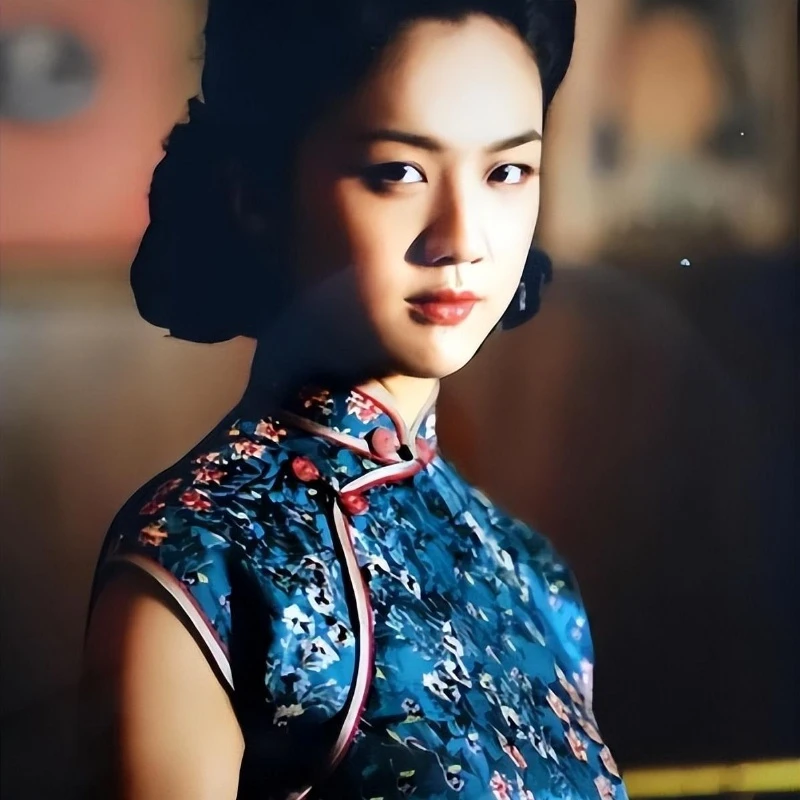 The Beauty of Zhang Man Yu's Cheongsam-2