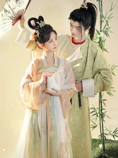 Spring into Romance: Recommended Hanfu Styles for Couples-11