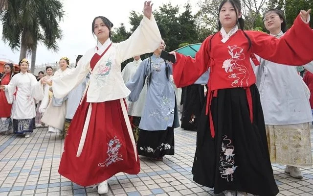 Will Chinese Hanfu be Popular in the World?-1