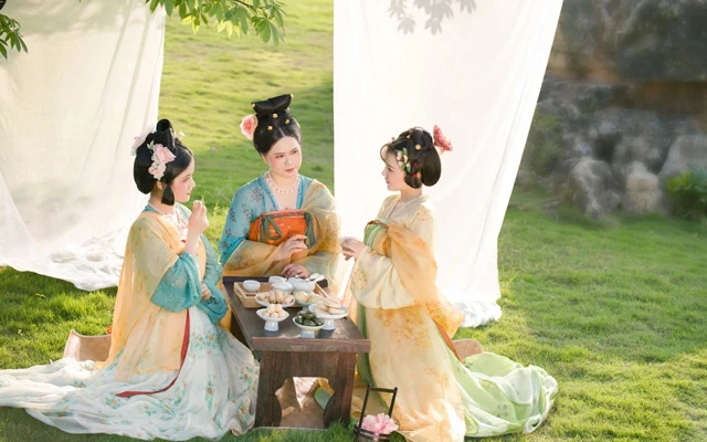 Discovering Ancient China's Spring Excursion: Traditions and Customs-6