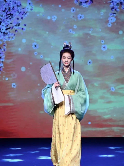 Hanfu Restoration Costume Show in Latest Documentary-8