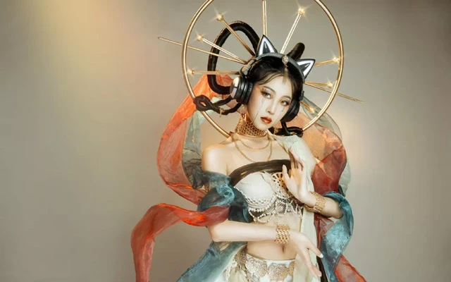 Hanfu in 2077? Post-95 Girl Made Cyberpunk Style Chinese Clothes-18