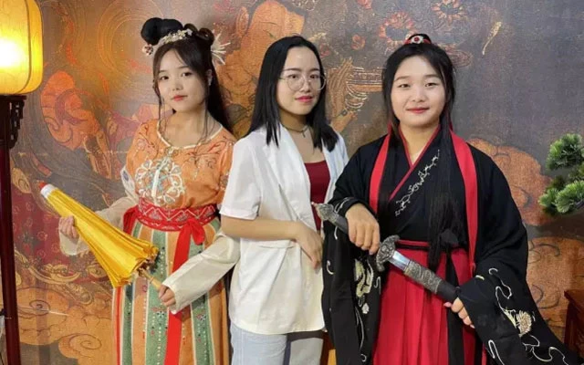 What is Professional Hanfu Stylist - A New Hanfu Career-6