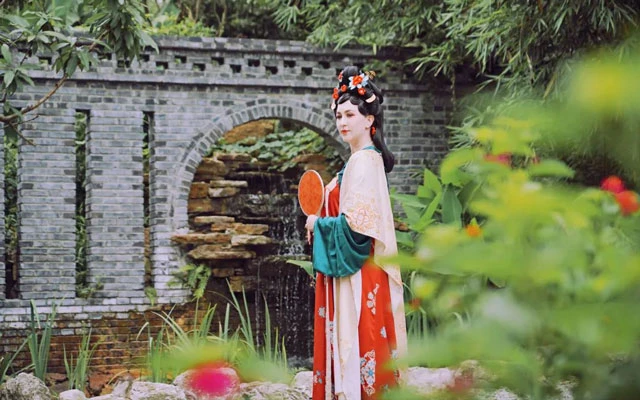 Can Foreigners Wear Hanfu? 3 Non-Chinese Ladies' Experience Tells You the Answer-6