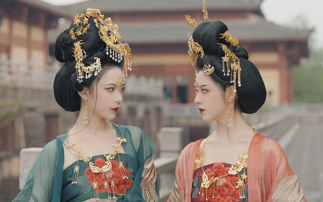 The Allure of Hanfu: An Introduction to the Traditional Dress of China-15