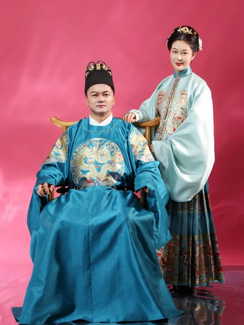 Who Is the First Person to Start a Hanfu Store in China?-2