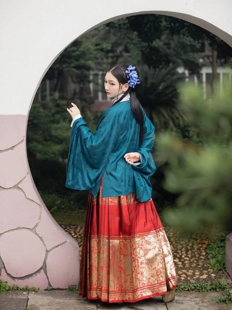 4 Sets of Hanfu Suits for Autumn - Elegant & Gorgeous-10