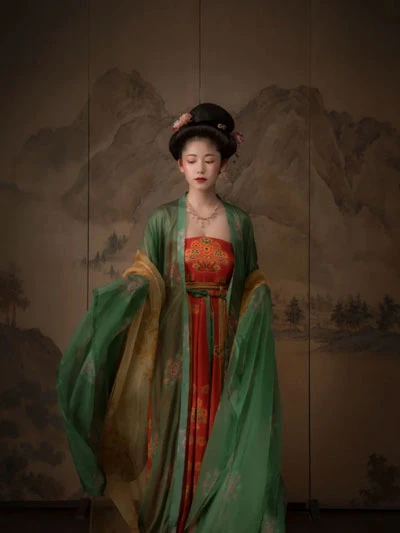 Exquisite Restored Hanfu from the Ancient Painting-23