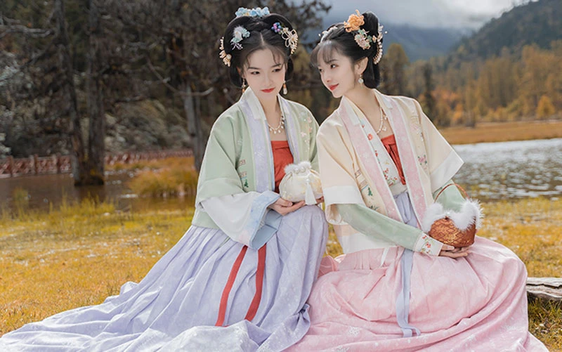 Who Is the First Person to Start a Hanfu Store in China?-4