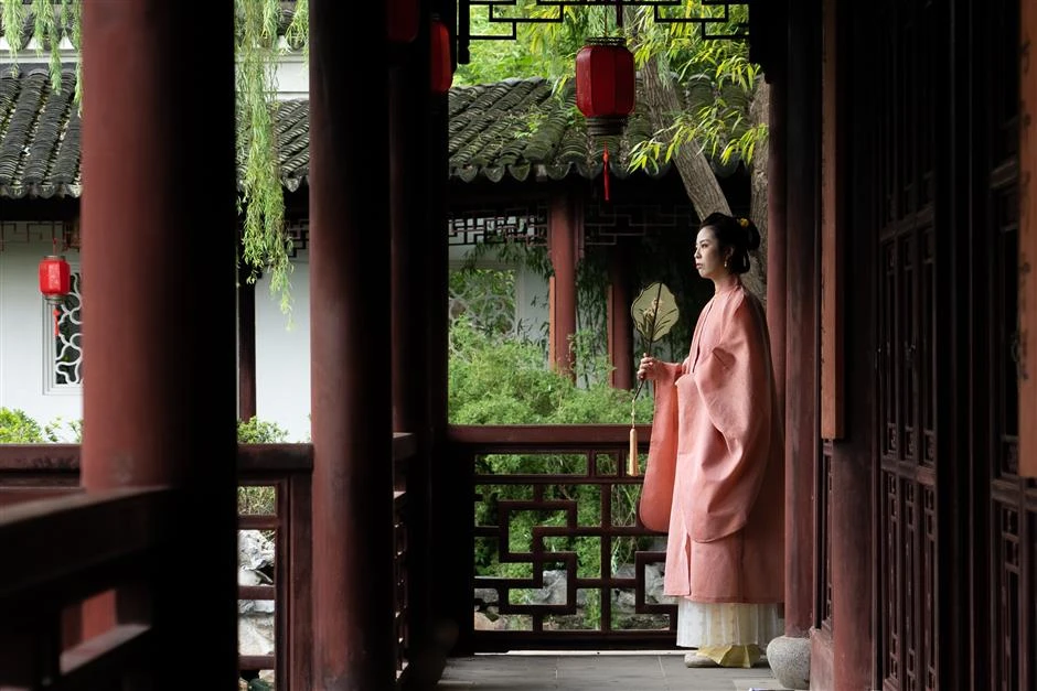 Poses To Take Photo with Hanfu-4