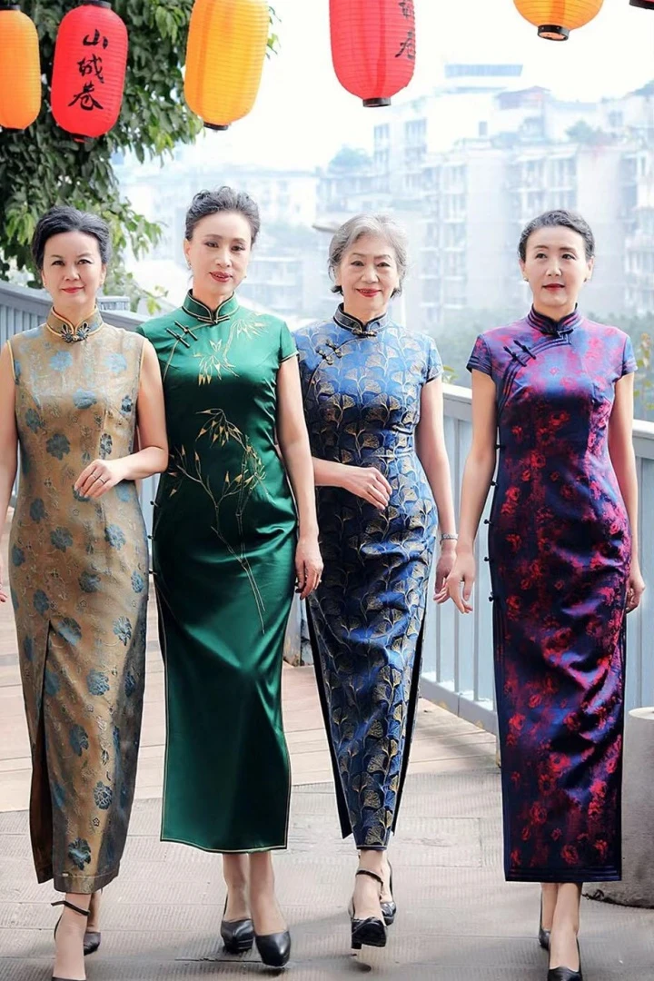 Subway Cheongsam Grandmas: Time Never Defeats Beauties-3