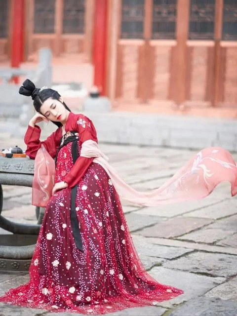 The Classic Color Scheme in Chinese Costume - Red & Black-9