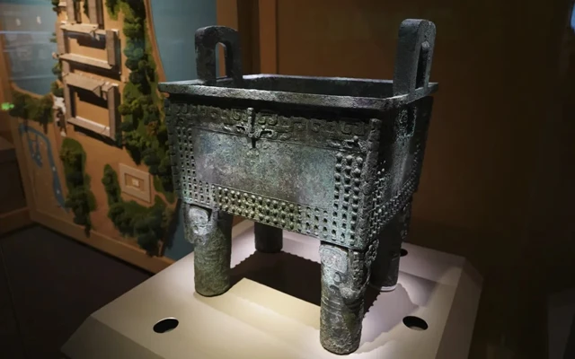 Discover China's 10 Most Iconic Bronze Ding: Symbols of Power and Ceremony-19