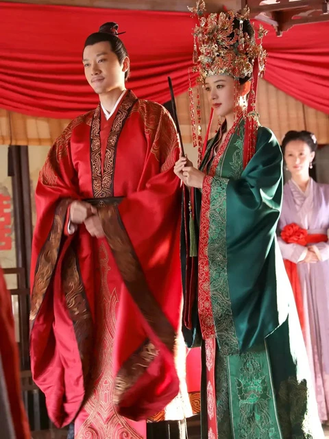 Unveiling the Rich History of Chinese Wedding Attire-8