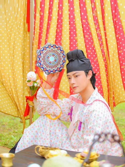 From Hanfu Photographer to Hanfu KOL: What Make Him Better?-5