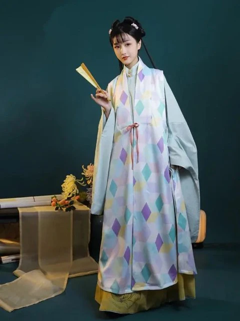 4 Sets of Hanfu Suits for Autumn - Elegant & Gorgeous-7