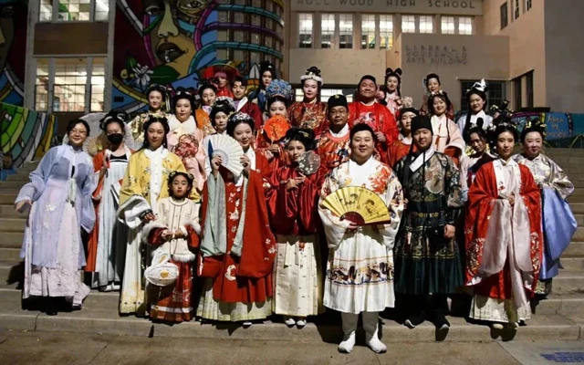 Chinese Hanfu in Hollywood Christmas Parade-8