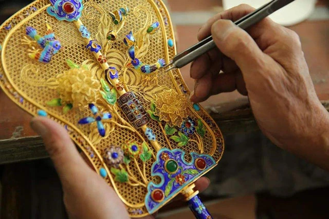 Innovative Combination of Filigree Inlay Art With Hanfu, He Did It-11