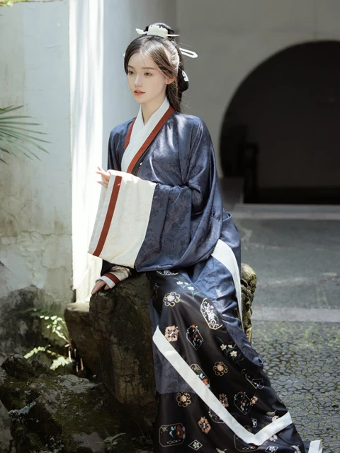 From Dynasties to Daily Wear: The Resurgence of Hanfu Fashion-2