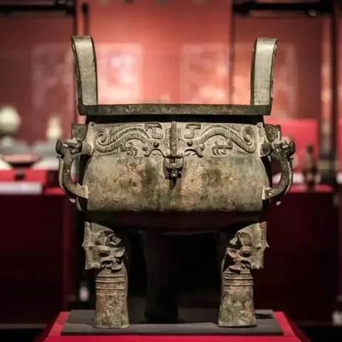 Discover China's 10 Most Iconic Bronze Ding: Symbols of Power and Ceremony-11