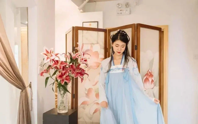 What is Professional Hanfu Stylist - A New Hanfu Career-3