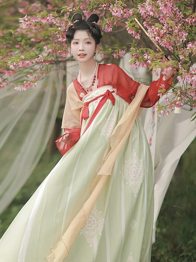 Bloom in Style: Recommended Spring Hanfu for the Flower Season-16