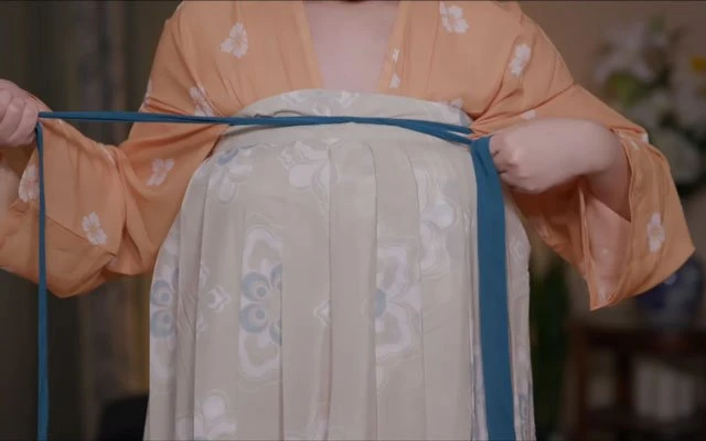 How to Wear Hanfu (2) - Tang Dynasty Qixiong Ruqun-6