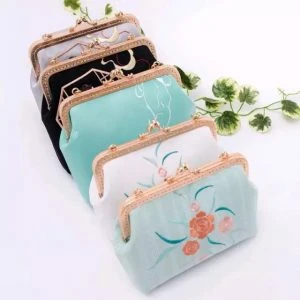 6 Beautiful Bags for Going in Traditional Chinese Clothing-11