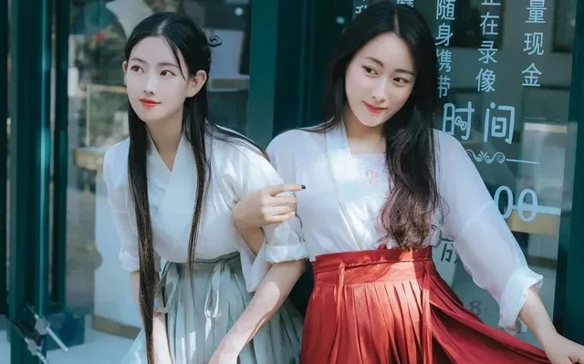 Beyond Tradition: The Hanfu Revival and its Influence on Daily Life-15