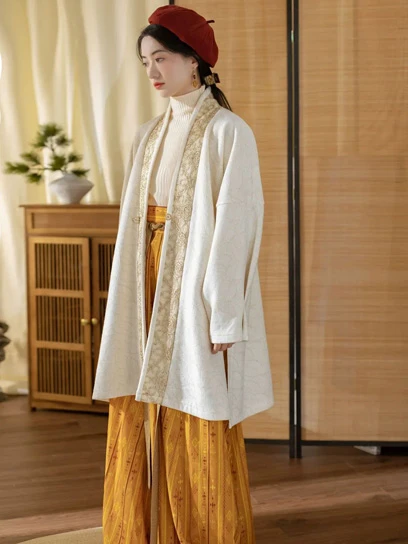 Get the Perfect Winter Hanfu Look with These Mixing and Matching Tips-8