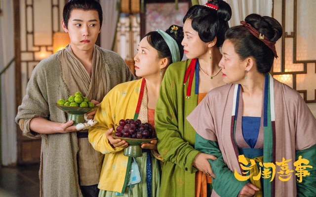 Laugh Out Loud with Hilarious Family: The Latest Must-Watch Comedy Costume Cdrama-12