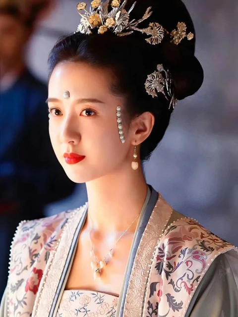 Exploring the Historical Context and Makeup Trends of Huadian in Cdramas-23