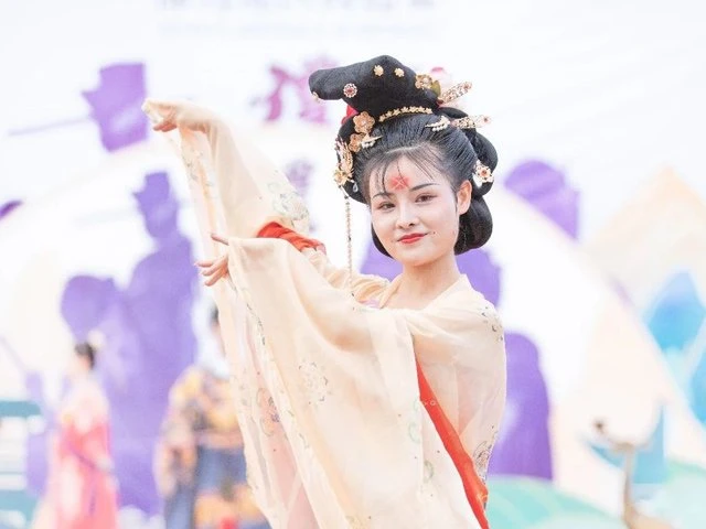 2020 Li Yi Hua Xia Hanfu Supermodel Competition-9