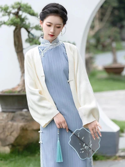 The Perfect Accessories to Elevate Your Cheongsam Outfit-8