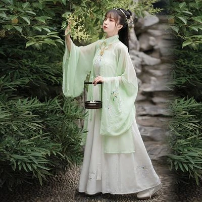 How to Put Together a Hanfu-Inspired Outfit Without Hanfu-11