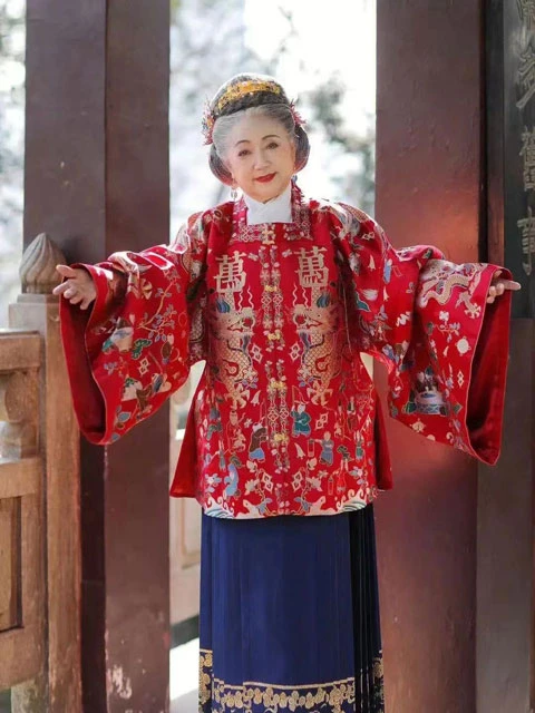 Traditional Hanfu Equally Suitable for Seniors-1