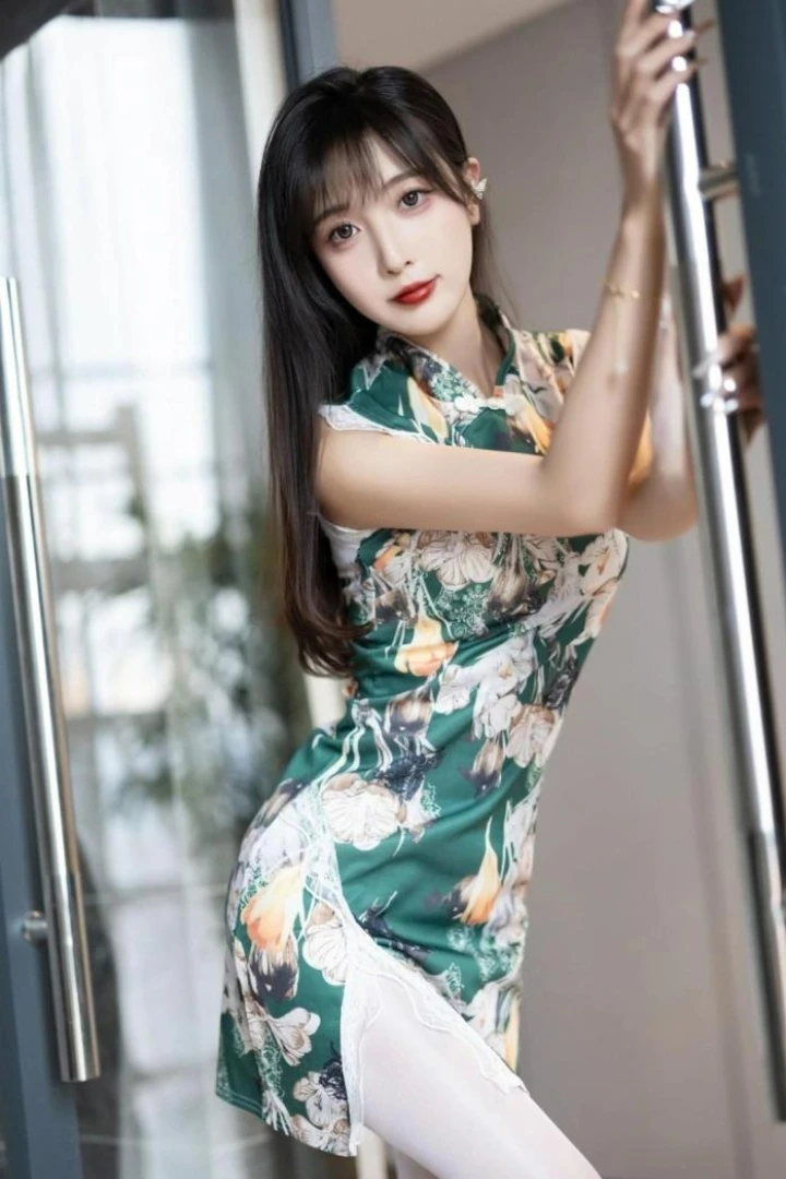 New Trend of Cheongsam: The Interweaving of Tradition and Fashion-2