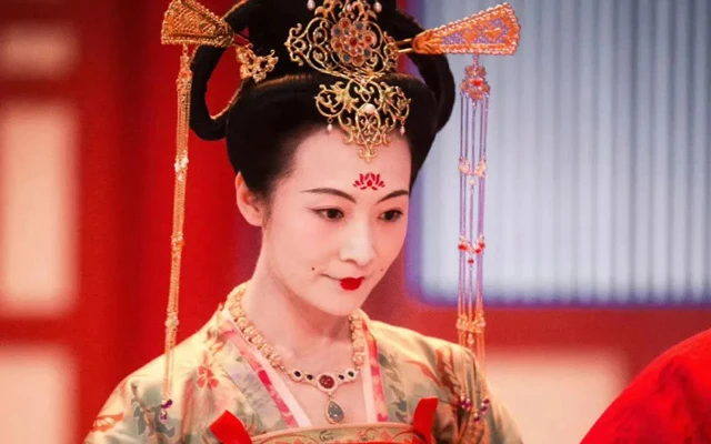 Exploring the Historical Context and Makeup Trends of Huadian in Cdramas-16